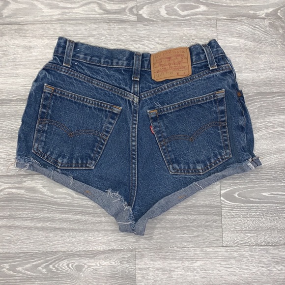 Levi Denim High Rise Shorts - Picture 2 of 2